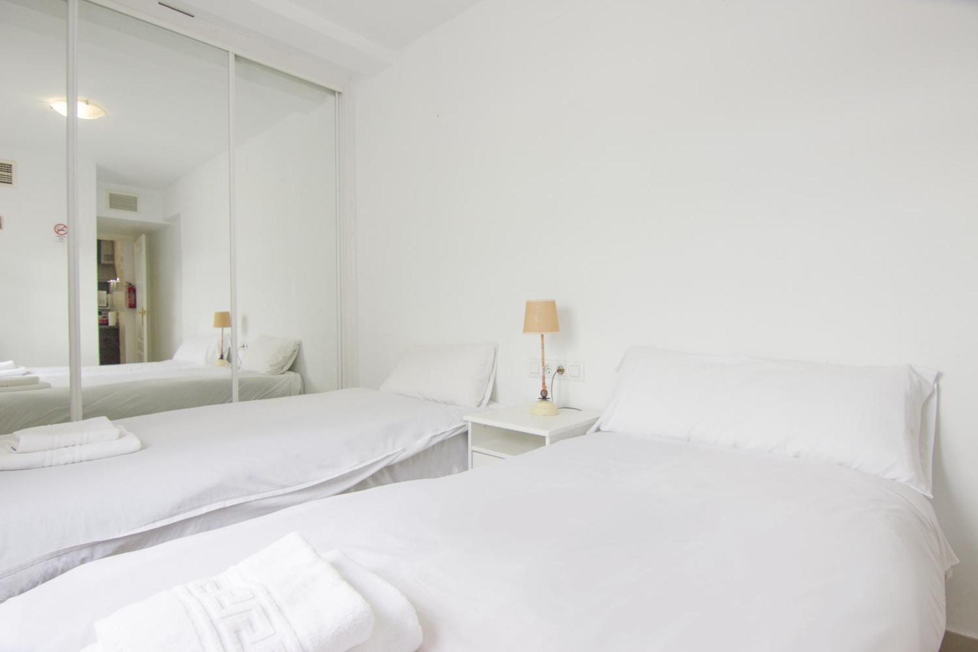 RentalSevilla Luminoso apartamento con terraza a orillas del río Exterior foto